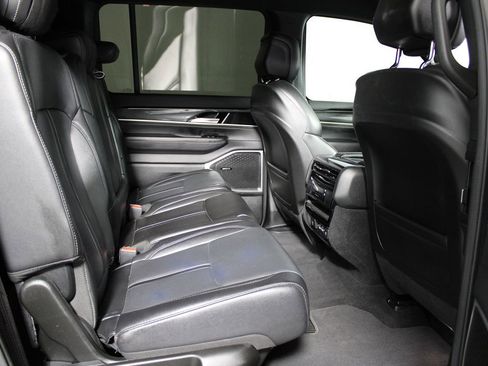 Used 2022 Jeep Wagoneer Series I image 32