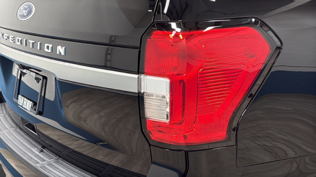 Used 2024 Ford Expedition XLT AWD/4WD image 41