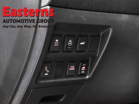 Used 2020 Nissan Pathfinder SL AWD/4WD image 25