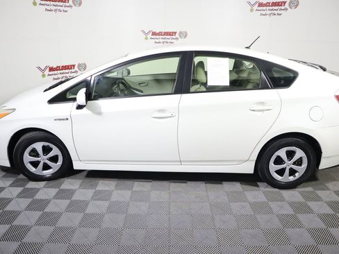 Used 2015 Toyota Prius Four image 19