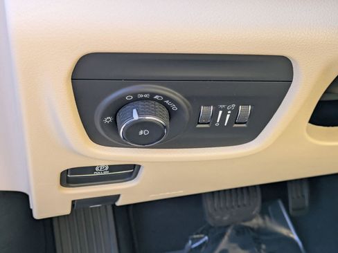 New 2025 Jeep Grand Cherokee Limited image 14