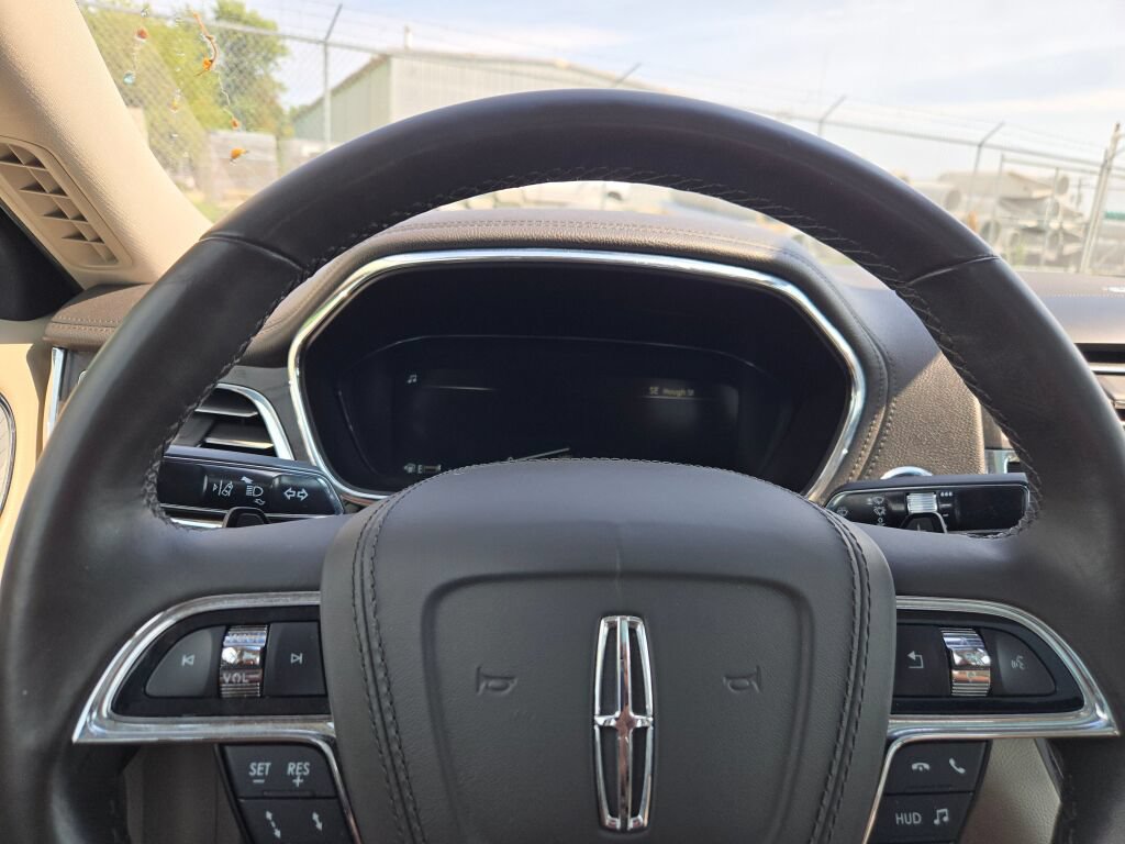 Used 2019 Lincoln Continental Reserve AWD/4WD image 35
