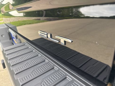 Used 2025 GMC Sierra 1500 SLT AWD/4WD image 13