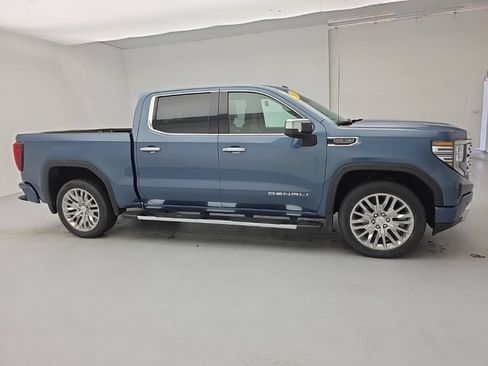 Used 2024 GMC Sierra 1500 Denali w/ Technology Package AWD/4WD image 9