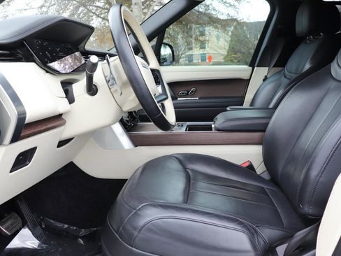Used 2023 Land Rover Range Rover Long Wheelbase Autobiography image 11