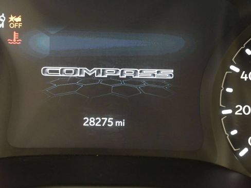 Used 2024 Jeep Compass Latitude AWD/4WD image 12