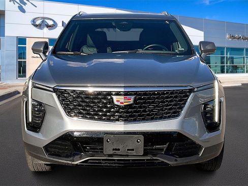 Used 2025 Cadillac XT4 Premium Luxury image 3