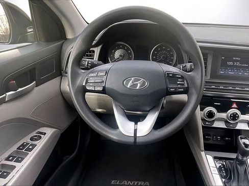 Used 2019 Hyundai Elantra SE image 12