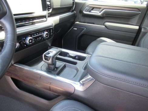 Used 2023 GMC Sierra 1500 SLT w/ SLT Premium Package AWD/4WD image 16