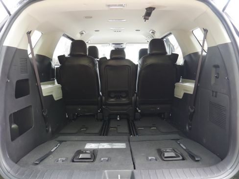 Used 2024 Kia Carnival LX FWD image 7