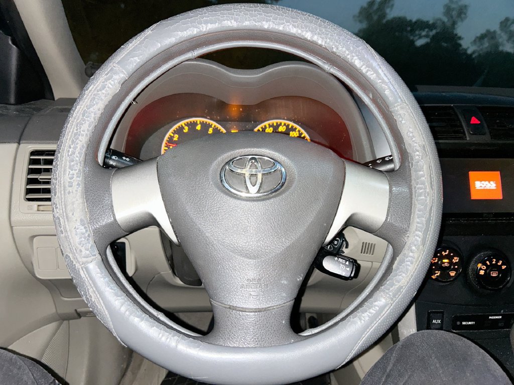 Used 2010 Toyota Corolla LE FWD image 5