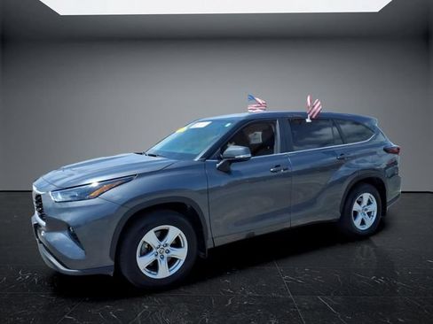 Certified 2024 Toyota Highlander LE AWD/4WD image 7