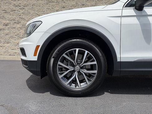 Used 2020 Volkswagen Tiguan SE w/ Panoramic Sunroof Package AWD/4WD image 9