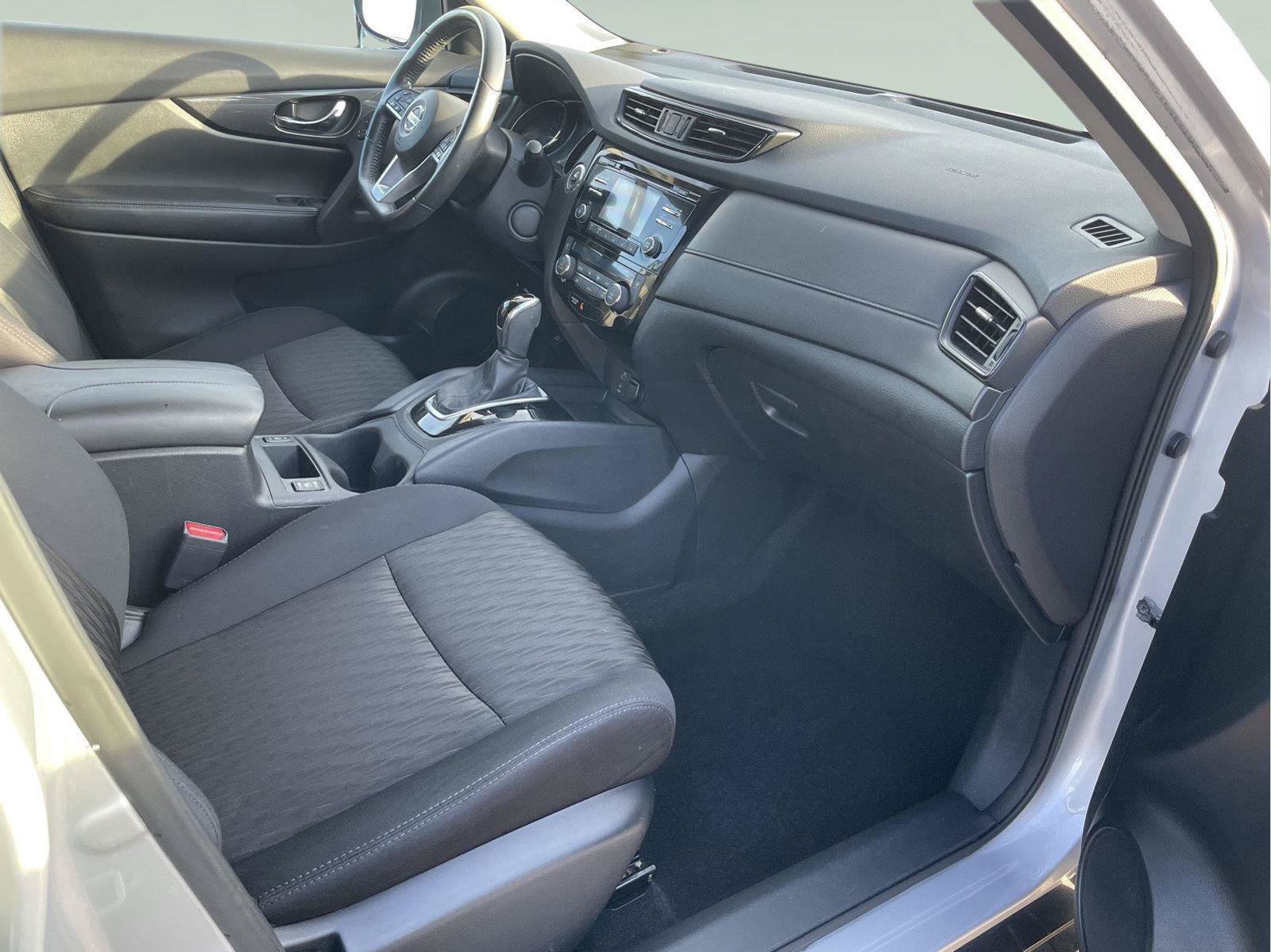 Used 2017 Nissan Rogue SV AWD/4WD image 24