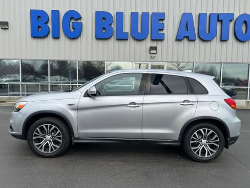 Used 2018 Mitsubishi Outlander Sport SE image 2