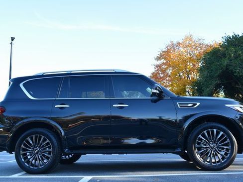 Used 2024 INFINITI QX80 Sensory image 3