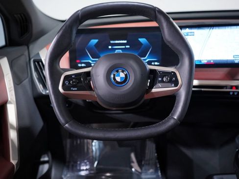 Used 2023 BMW iX xDrive50 w/ Sport Package AWD/4WD image 10