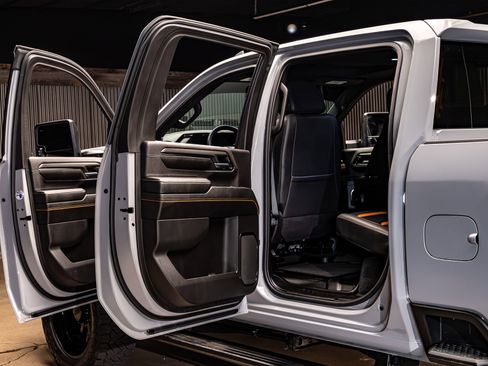 Used 2024 GMC Sierra 2500 AT4 w/ AT4 Premium Plus Package image 27