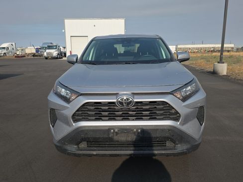 Used 2022 Toyota RAV4 LE AWD/4WD image 2