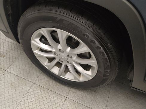 Used 2019 Jeep Cherokee Latitude w/ Cold Weather Group FWD image 31