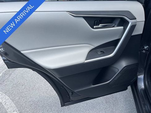Used 2020 Toyota RAV4 XLE AWD/4WD image 18