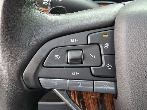 Used 2024 Cadillac Escalade Premium Luxury image 22