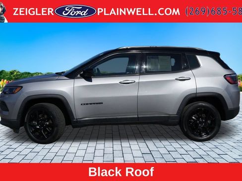 Used 2023 Jeep Compass Latitude AWD/4WD image 2