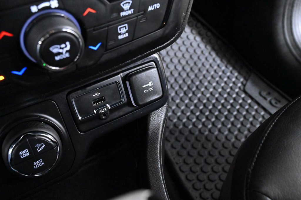 Used 2019 Jeep Renegade Trailhawk AWD/4WD image 19