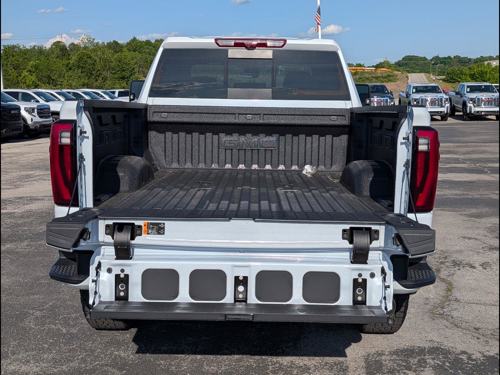 New 2026 GMC Sierra 2500 Denali AWD/4WD image 17
