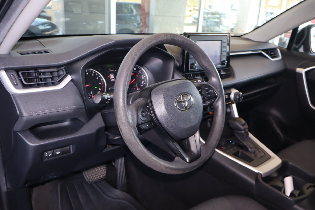 Used 2020 Toyota RAV4 XLE FWD image 17