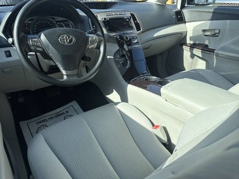 Used 2011 Toyota Venza FWD image 19