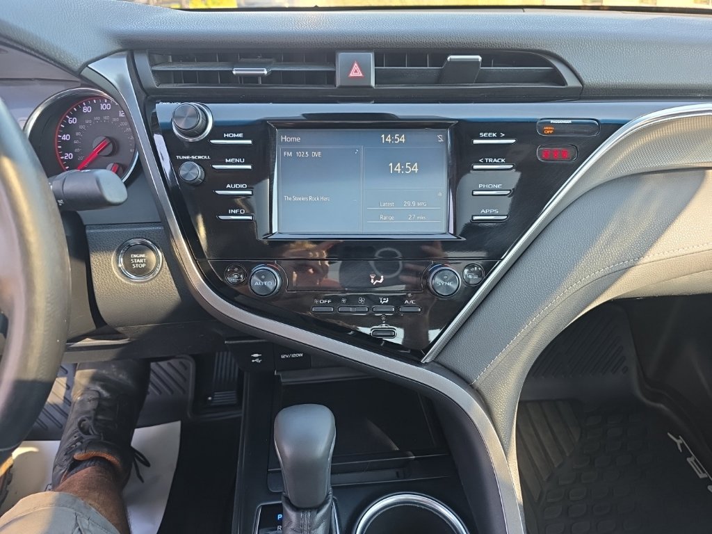 Used 2018 Toyota Camry XSE FWD image 15
