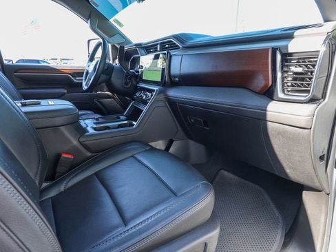 Used 2025 GMC Sierra 3500 Denali w/ Denali Reserve Package AWD/4WD image 23