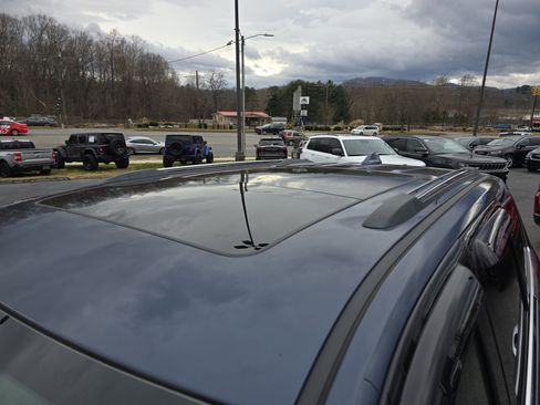 Used 2020 Jeep Grand Cherokee Overland image 13