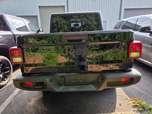 Used 2022 Jeep Gladiator Sport AWD/4WD image 4