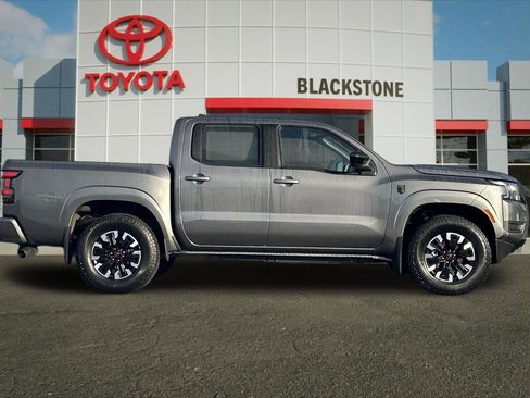 Used 2026 Nissan Frontier SV w/ Tow Package image 2