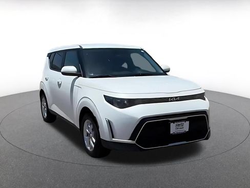 Used 2025 Kia Soul LX w/ LX Technology Package FWD image 3