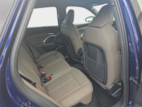 Used 2025 Audi Q5 Prestige image 13