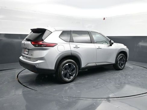 Used 2025 Nissan Rogue SV image 9
