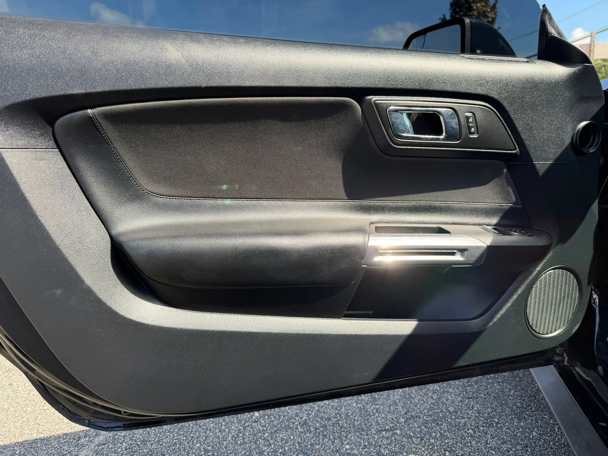 Used 2015 Ford Mustang GT RWD image 11