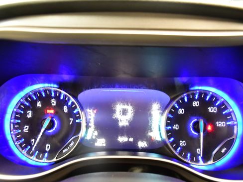 Used 2023 Chrysler Pacifica Touring-L FWD image 20