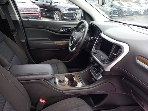 Used 2023 GMC Acadia SLE w/ Driver Convenience Package image 7