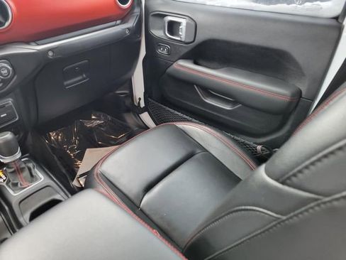 Used 2020 Jeep Gladiator Rubicon w/ Advanced Safety Group image 17