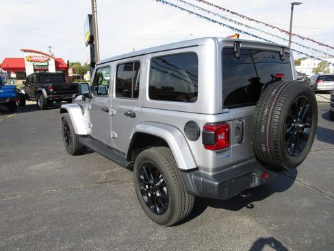 Used 2021 Jeep Wrangler Unlimited Sahara w/ Cold Weather Group image 10
