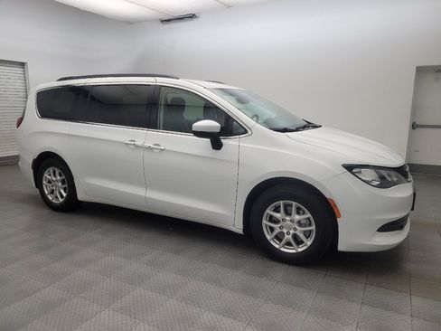 Used 2020 Chrysler Voyager Lxi FWD image 11
