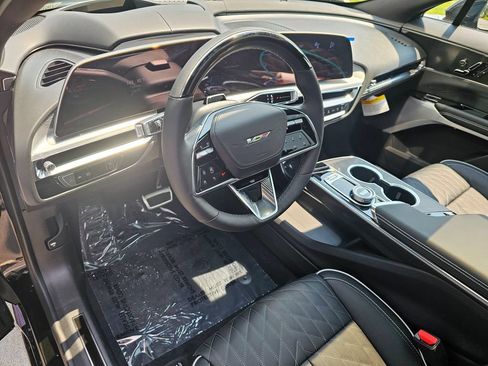New 2026 Cadillac Lyriq V AWD/4WD image 19