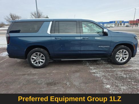 Used 2025 Chevrolet Suburban Premier image 8