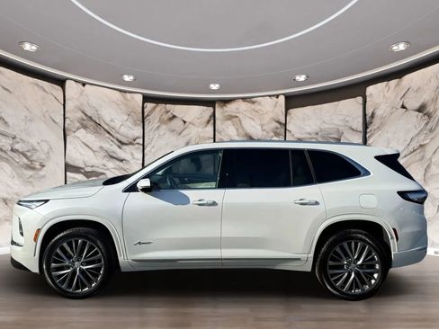 Used 2025 Buick Enclave Avenir w/ Trailering Package, 5000 lbs. image 6