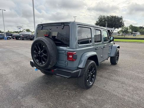 Used 2024 Jeep Wrangler Unlimited Sahara AWD/4WD image 3