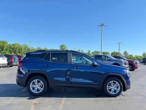 Used 2022 GMC Terrain SLE w/ Driver Convenience Package FWD image 5